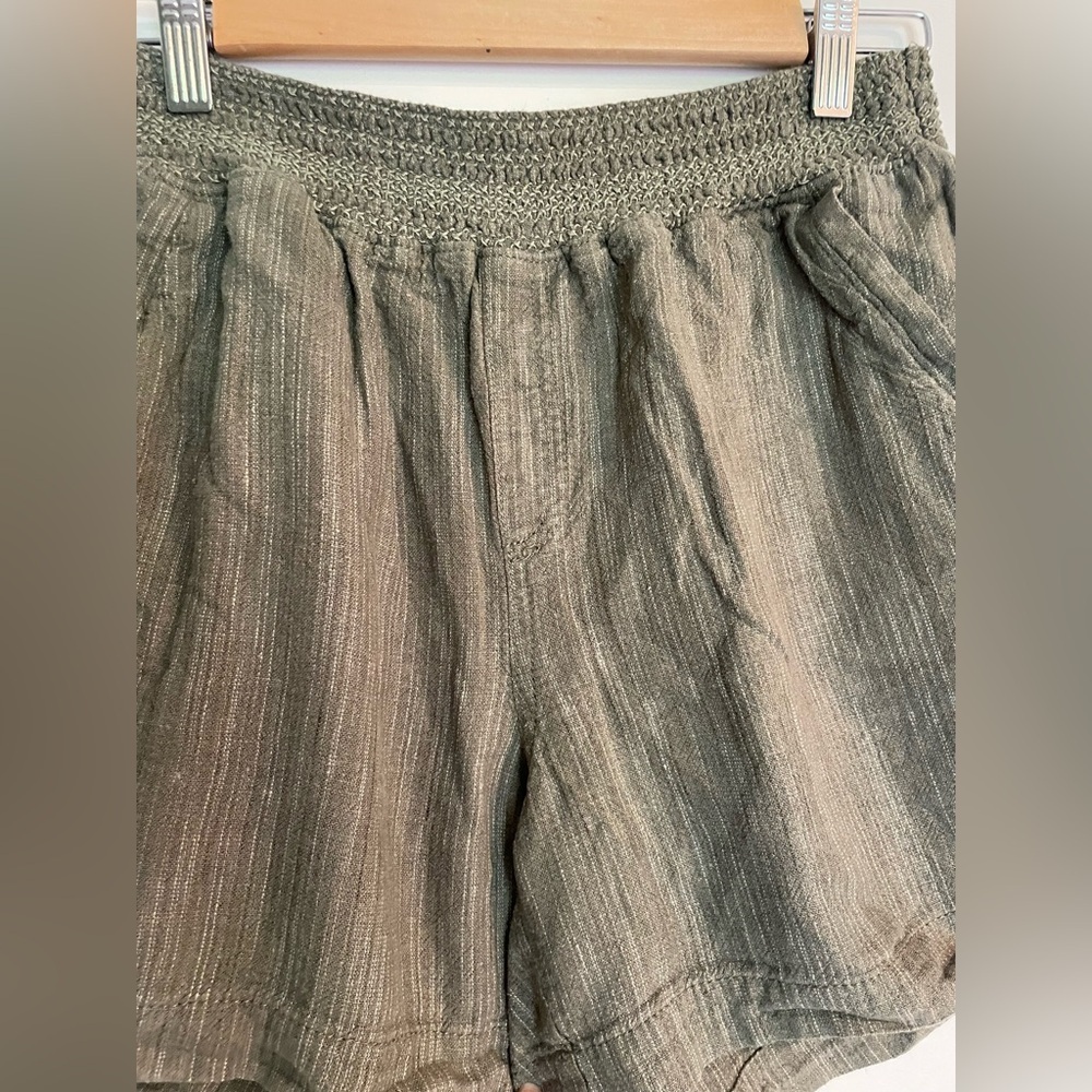 Briggs New York Olive Green Linen Blend  Smocked-Waist Gauze Shorts - Picture 3 of 6
